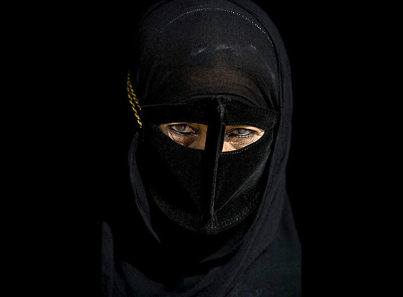 мусульманин в маске. мусульманин в маске. маска мусульманки. никаб с короной. маска мусульманки.