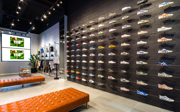 Магазины пустуют.