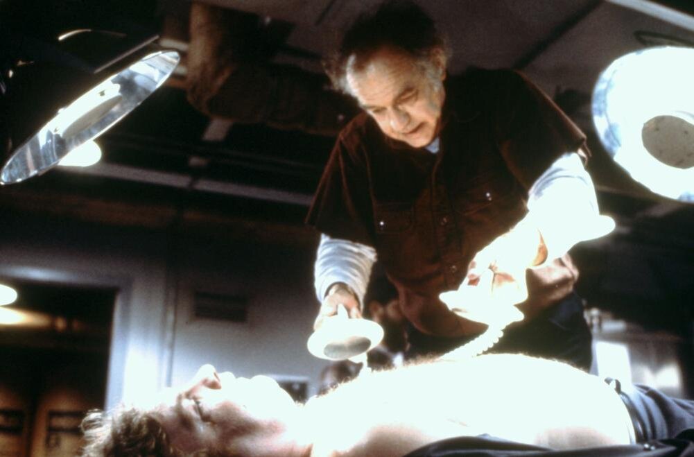 Роковой кадр из фильма “Нечто” 1982 года. Советую пересмотреть, свежим взглядом, на фоне текущих событий. Не забудьте также приквел 2011 года с няшей Мэри Уинстэд.