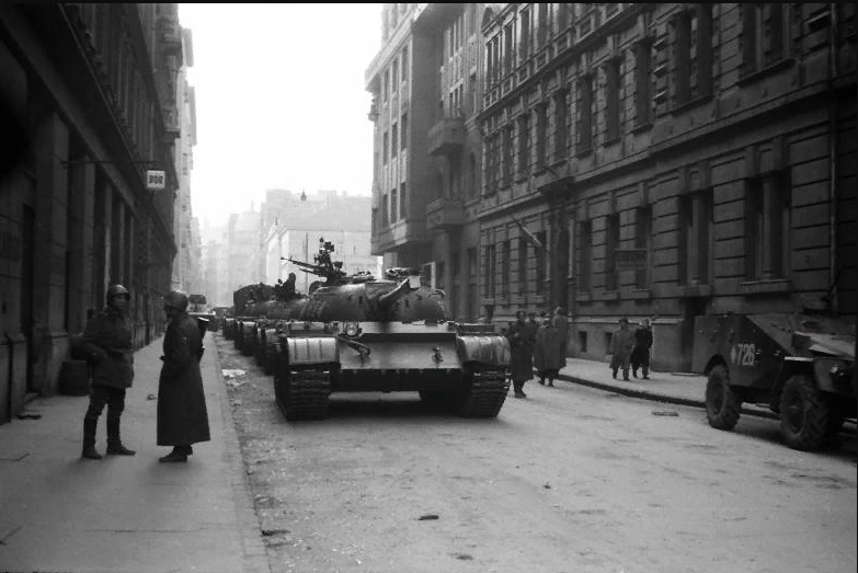 В Венгрию наши танкисты тоже приехали без жен. (фото из открытых источников)