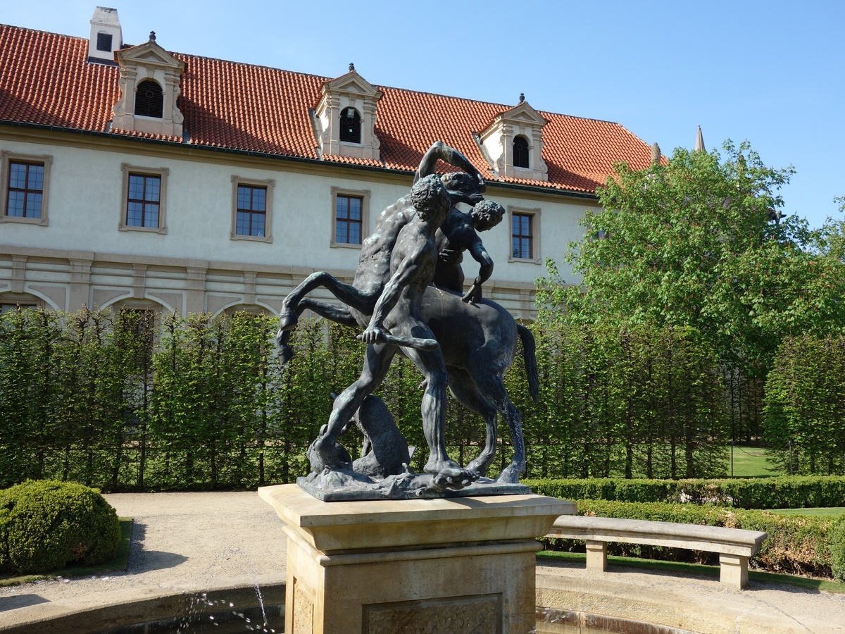 Вальдштейнский сад в этом году закрыт для посетителей. Апрель 2018