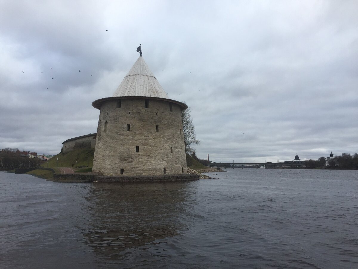 Башня Плоская Псковского крома.