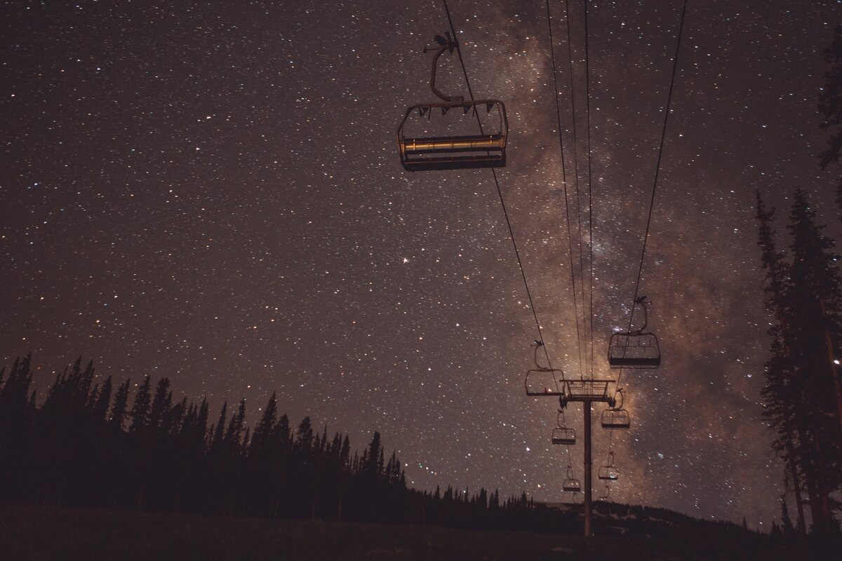 https://images.unsplash.com/photo-1562478263-7fbbe386dccc?ixlib=rb-1.2.1&ixid=eyJhcHBfaWQiOjEyMDd9&auto=format&fit=crop&w=1350&q=80