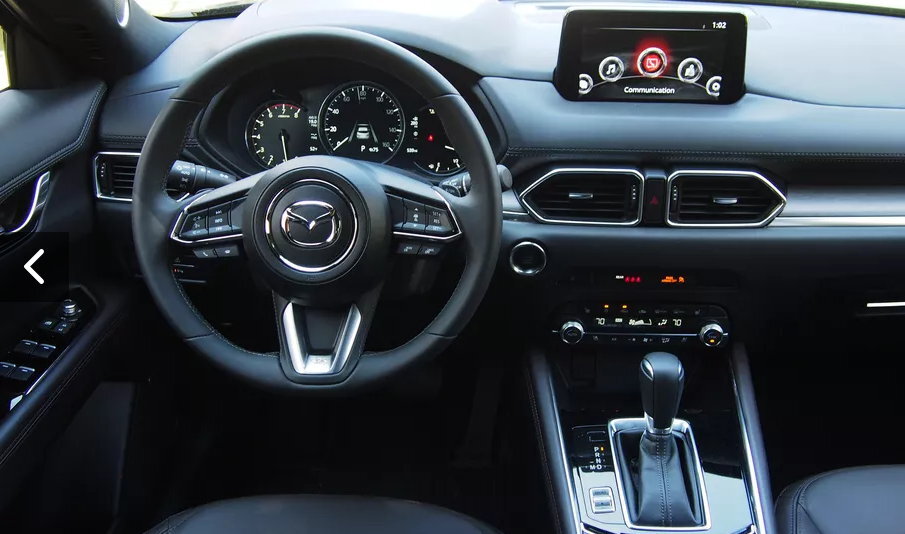 Интерьер салона Mazda CX-5 2020