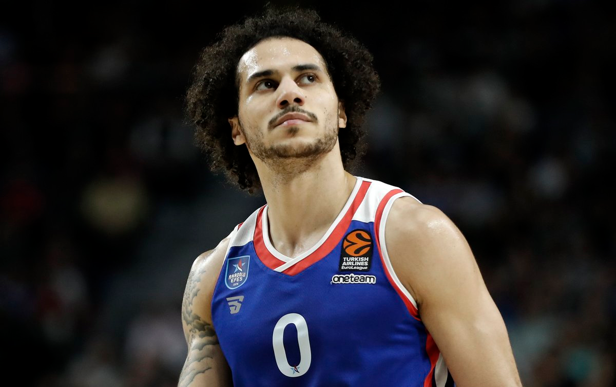 лидер команды Шейн Ларкин.