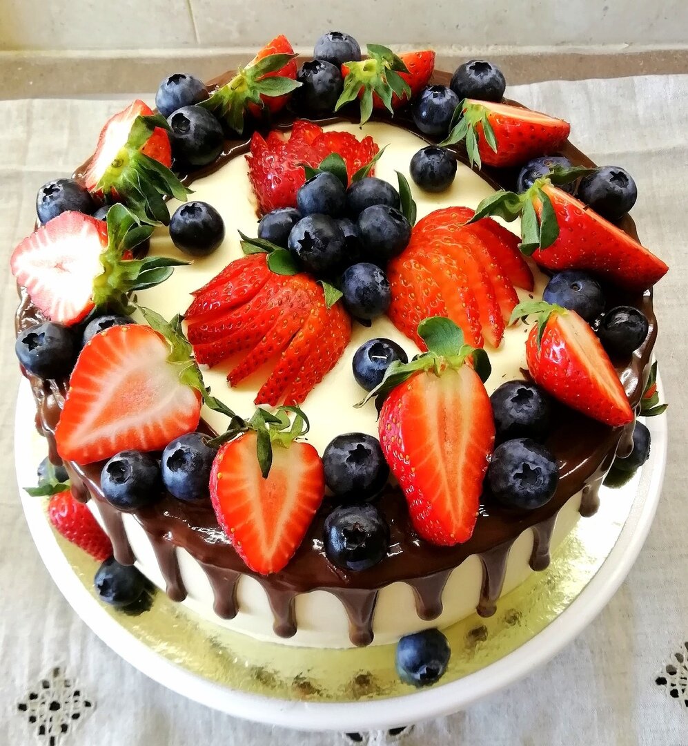 Чернично-клубничный тортик