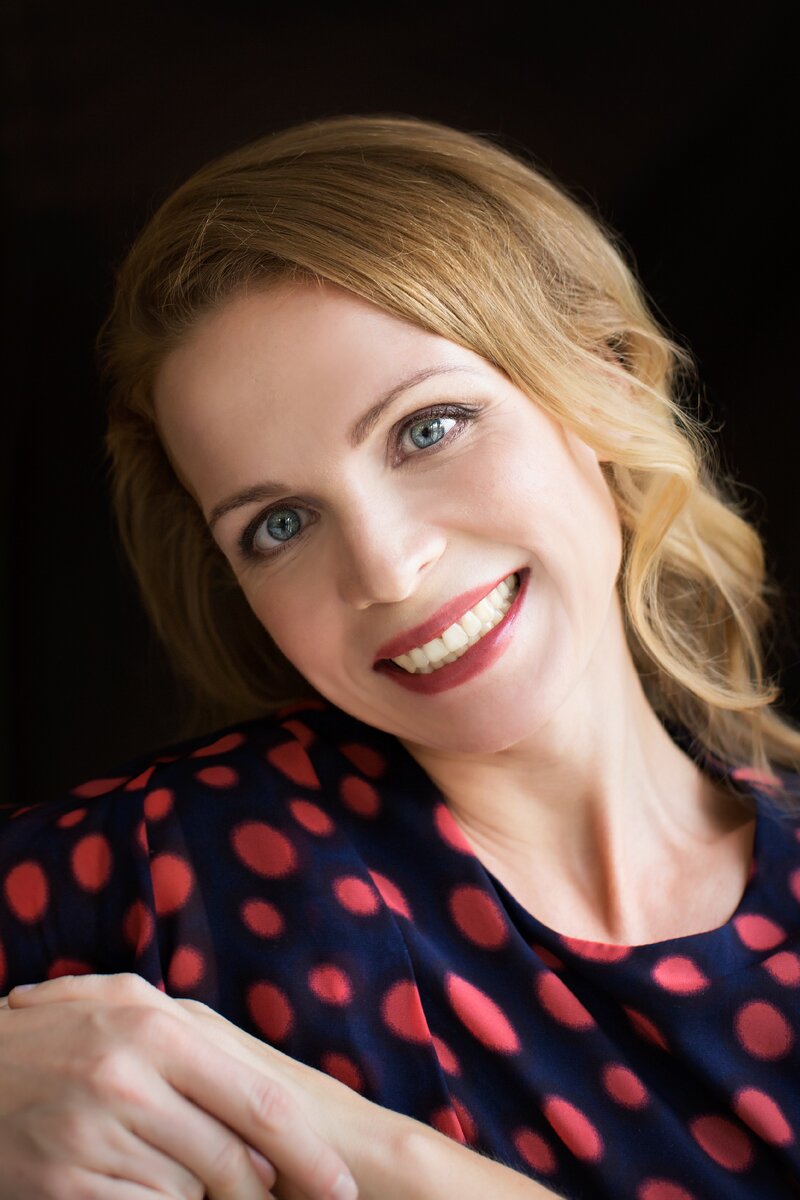 Анна Федулова - детский автор, специалист в области раннего и физического развития детей, книжный обозреватель и колумнист ведущих родительских медиа.