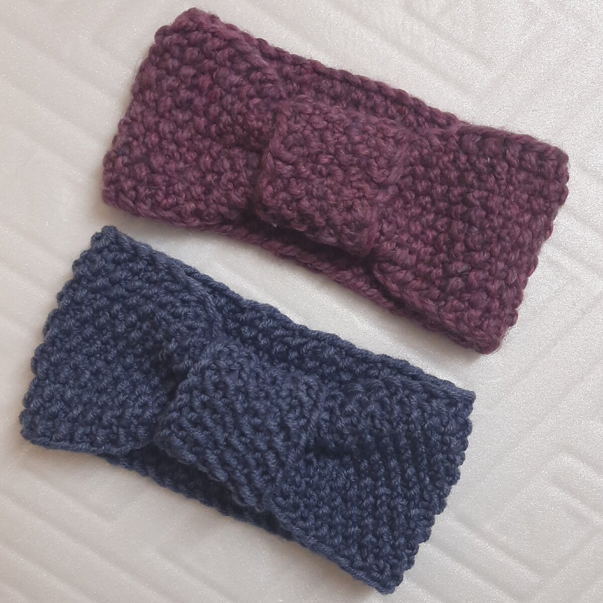 Повязки из толстой пряжи с перемычкой. Больше фото 👉