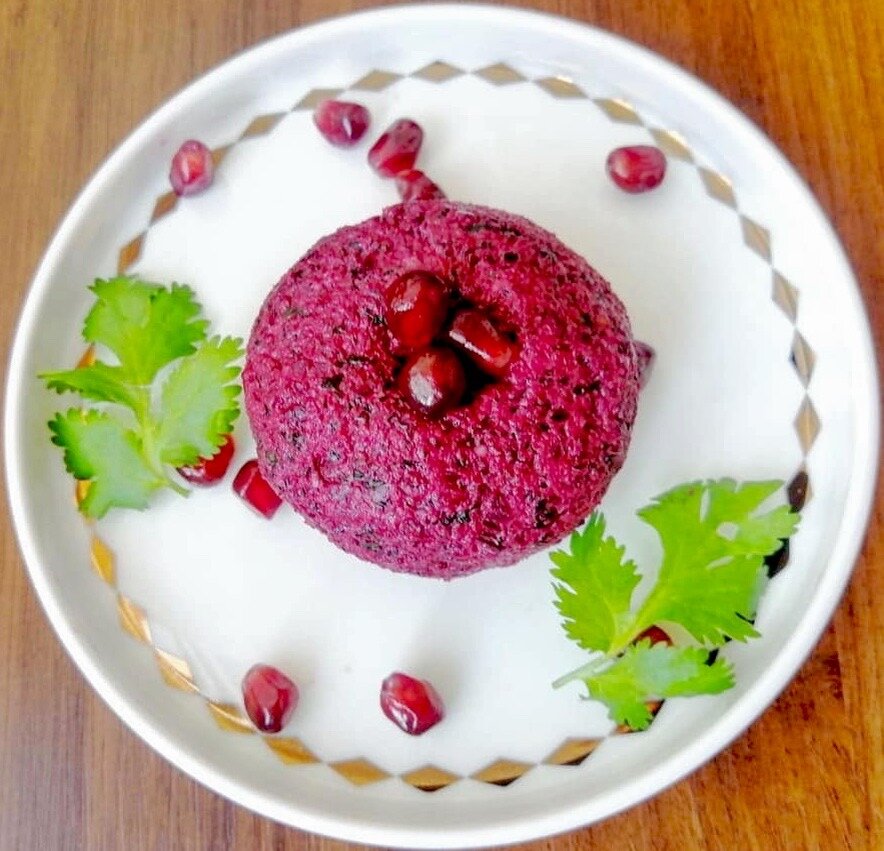 Пхали из свеклы, украшены зернами граната.