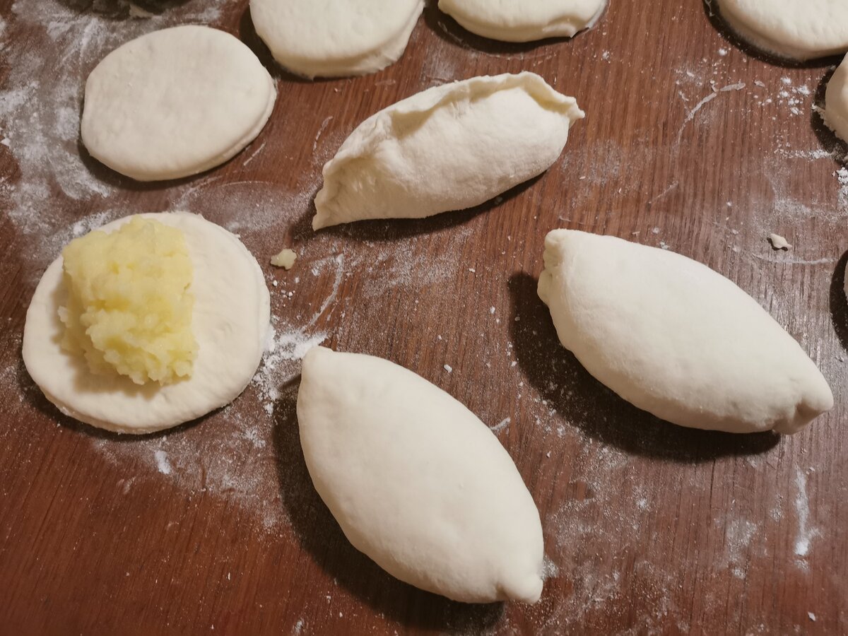 Лепка пирожков