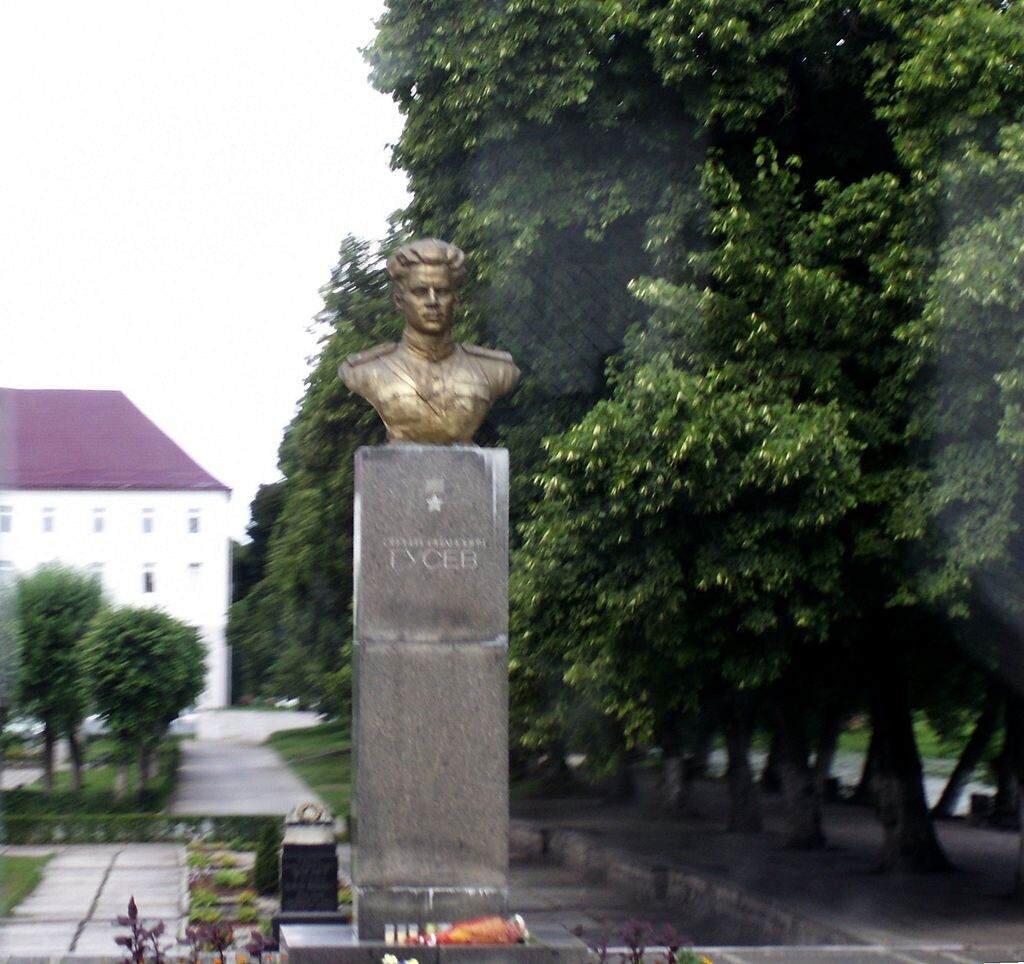 Бюст капитана Гусева в Гумбиннене (ныне Гусев), Источник фото: сайт Википедия