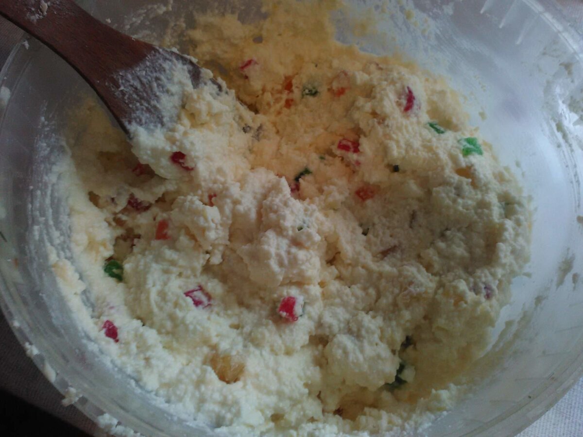 Замешиваем творожную массу по любимому рецепту