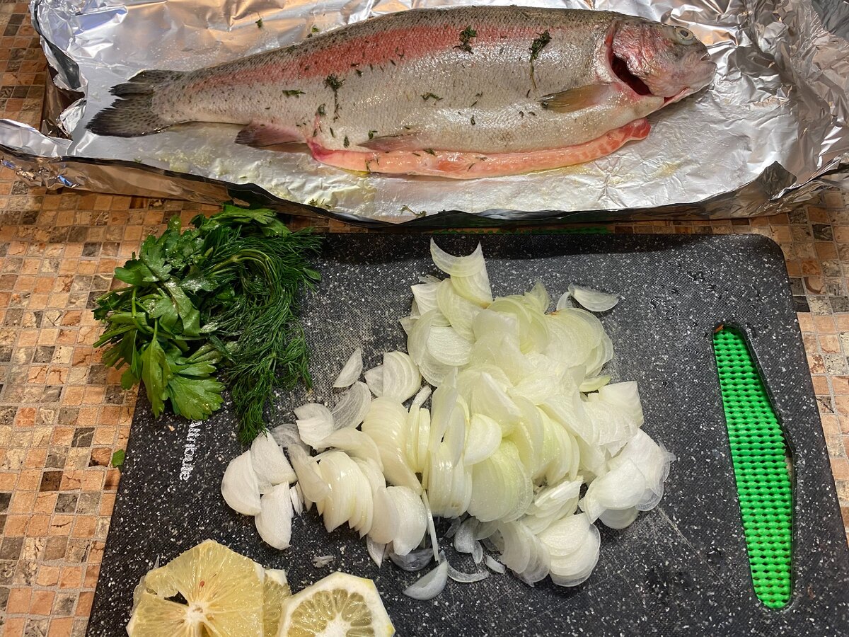 Намазал рыбу тимьяном (не обязательно)