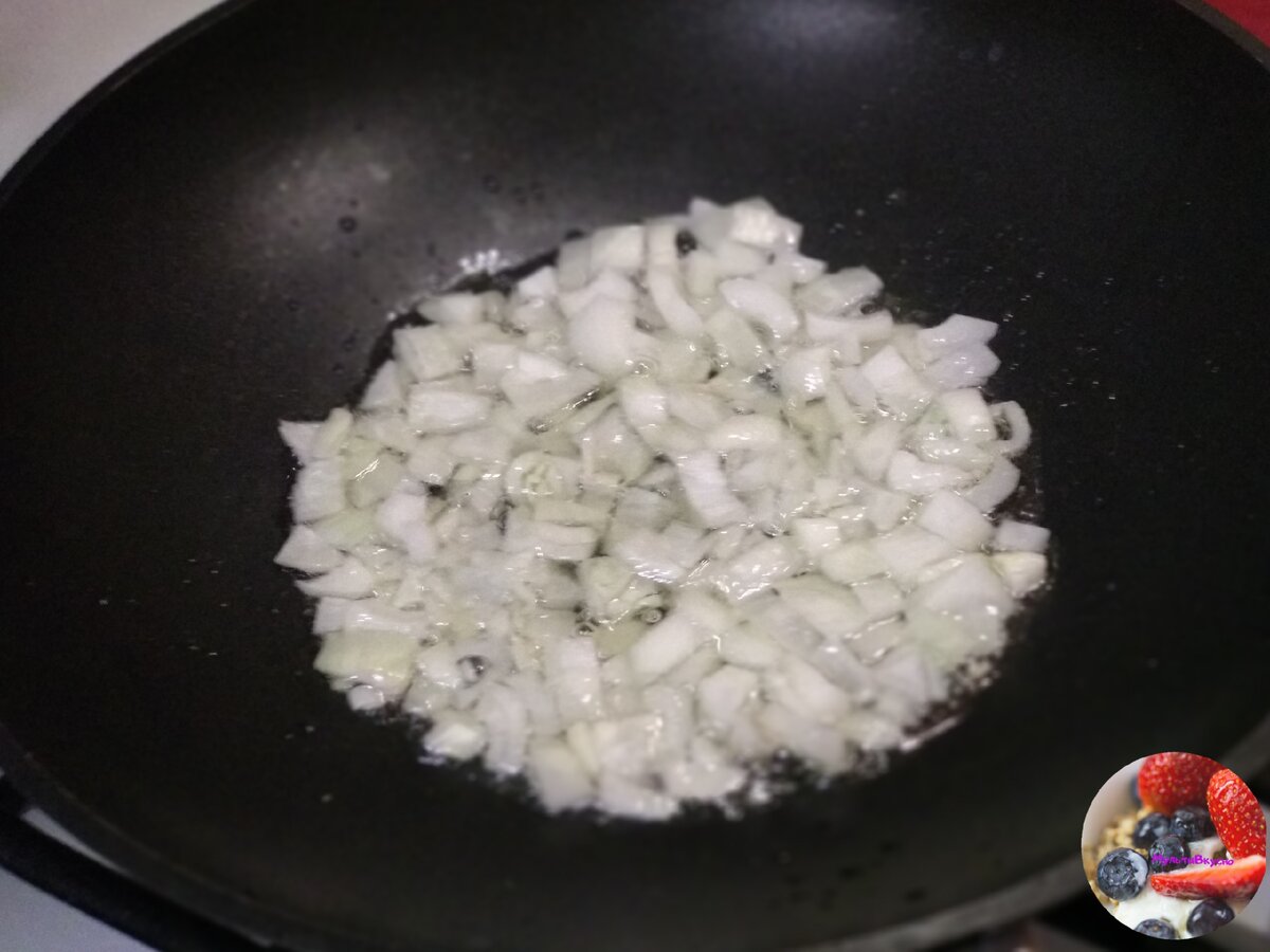 обжариваем лук