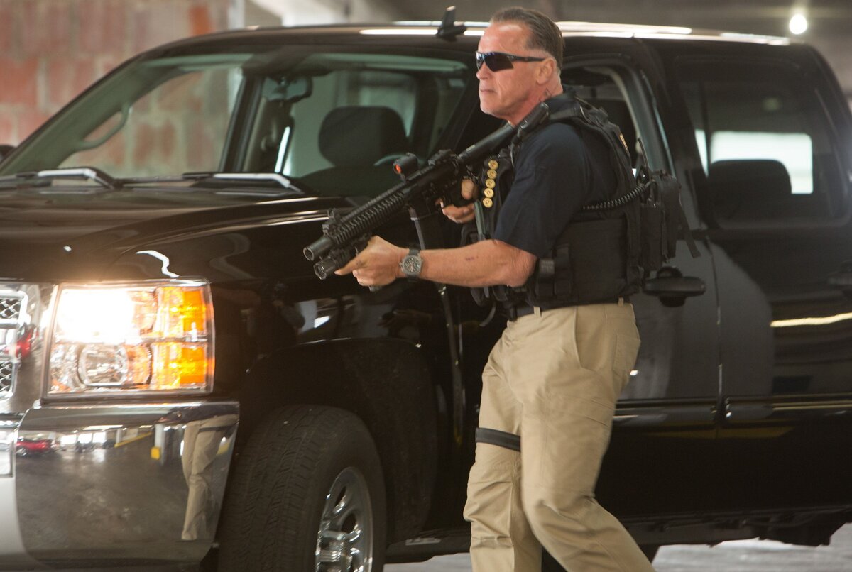 Арнольд Шварценеггер в роли Джона "Пробивного" Уортона. Кадр из фильма "Саботаж". Изображение взято из свободных источников