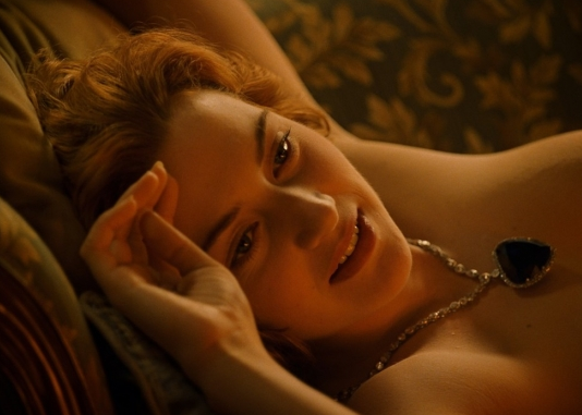 Камень в фильме. Не оригинал, разумеется.