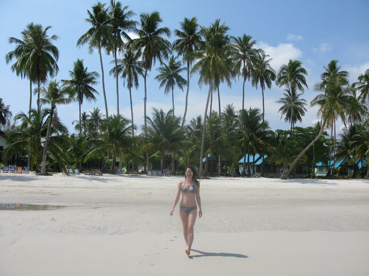 На одном из пляжей острова