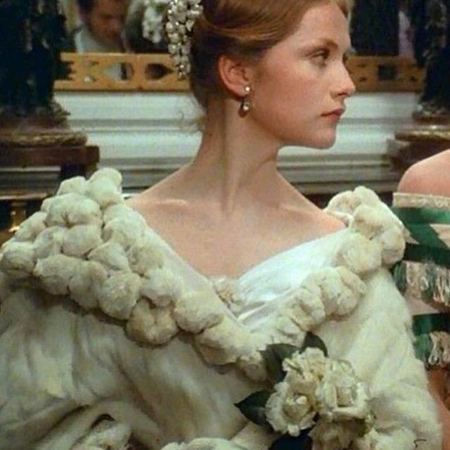 Кадр из фильма "Подлинная история дамы с камелиями" взят для иллюстрации из Яндекс Картинки. 