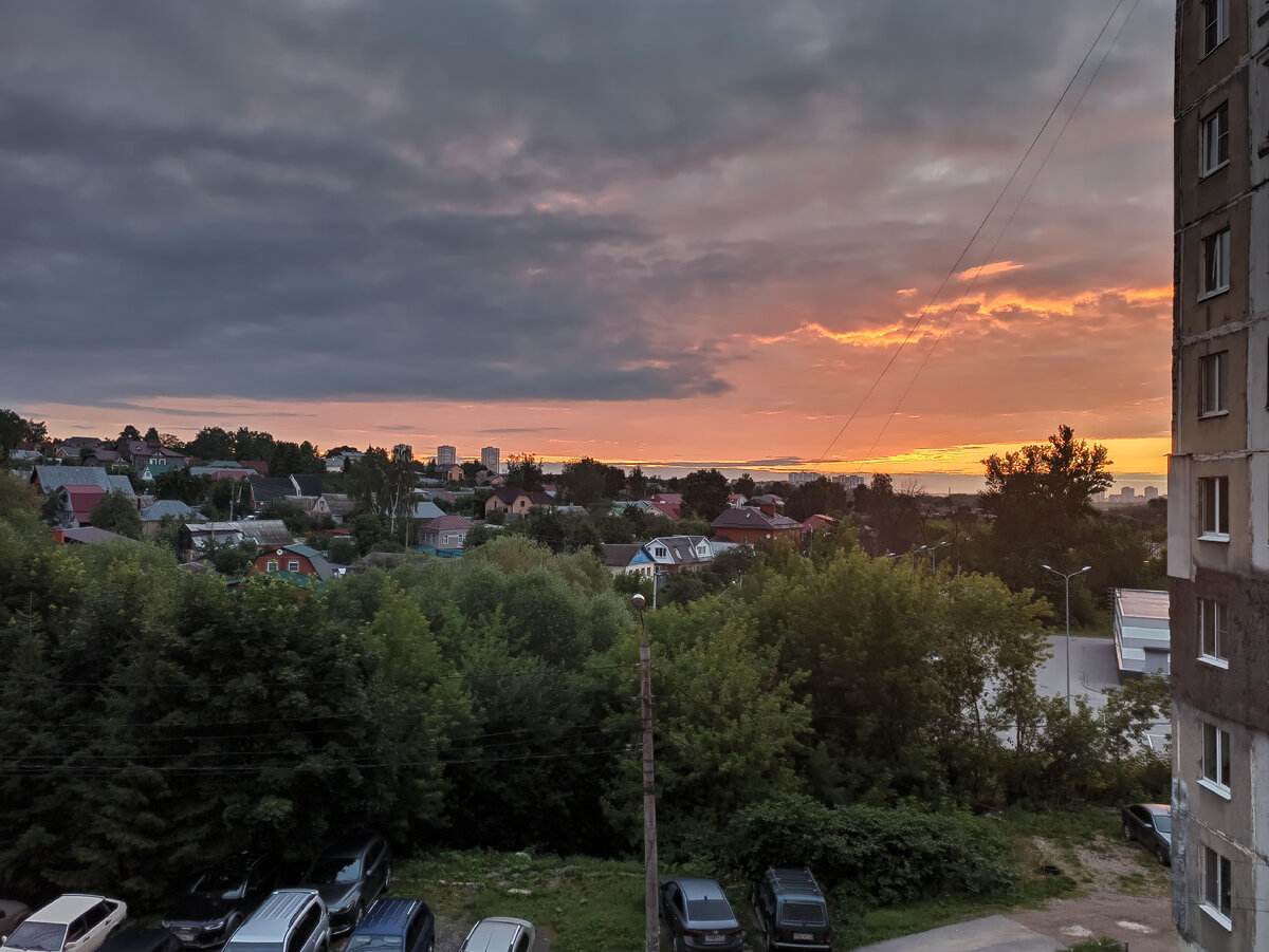 Фото автора. Вид из окна многоэтажки в Центральном районе