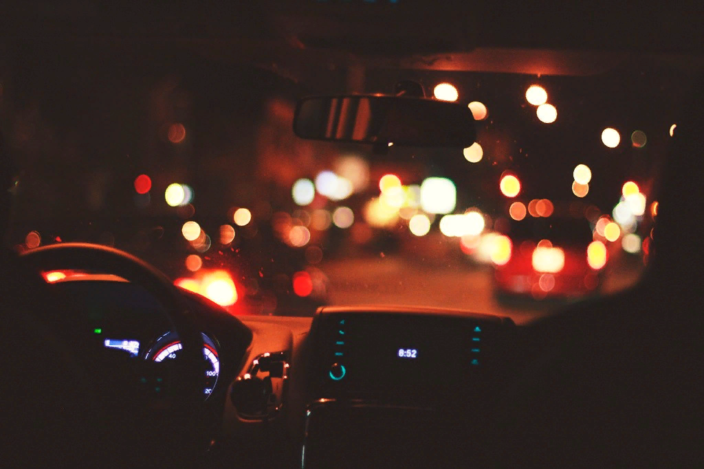 Ночной город машина. Car every night. Машина ночью. Машина ночью на дороге. Ночная езда вольво s60.