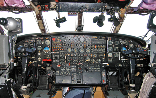 Кабина самолета АН-12. Фото из открытых источников интернета.