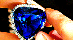 Синий бриллиант стал настоящим символом красоты и веры в настоящую любовь.  Фото из открытых источников.