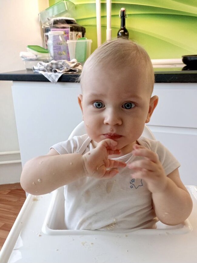 Малыш за обедом :) Фотка от моей мамы.