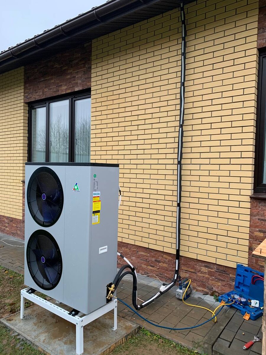 Процесс установки наружного блока PW-050 EcoHome Split практически завершён.