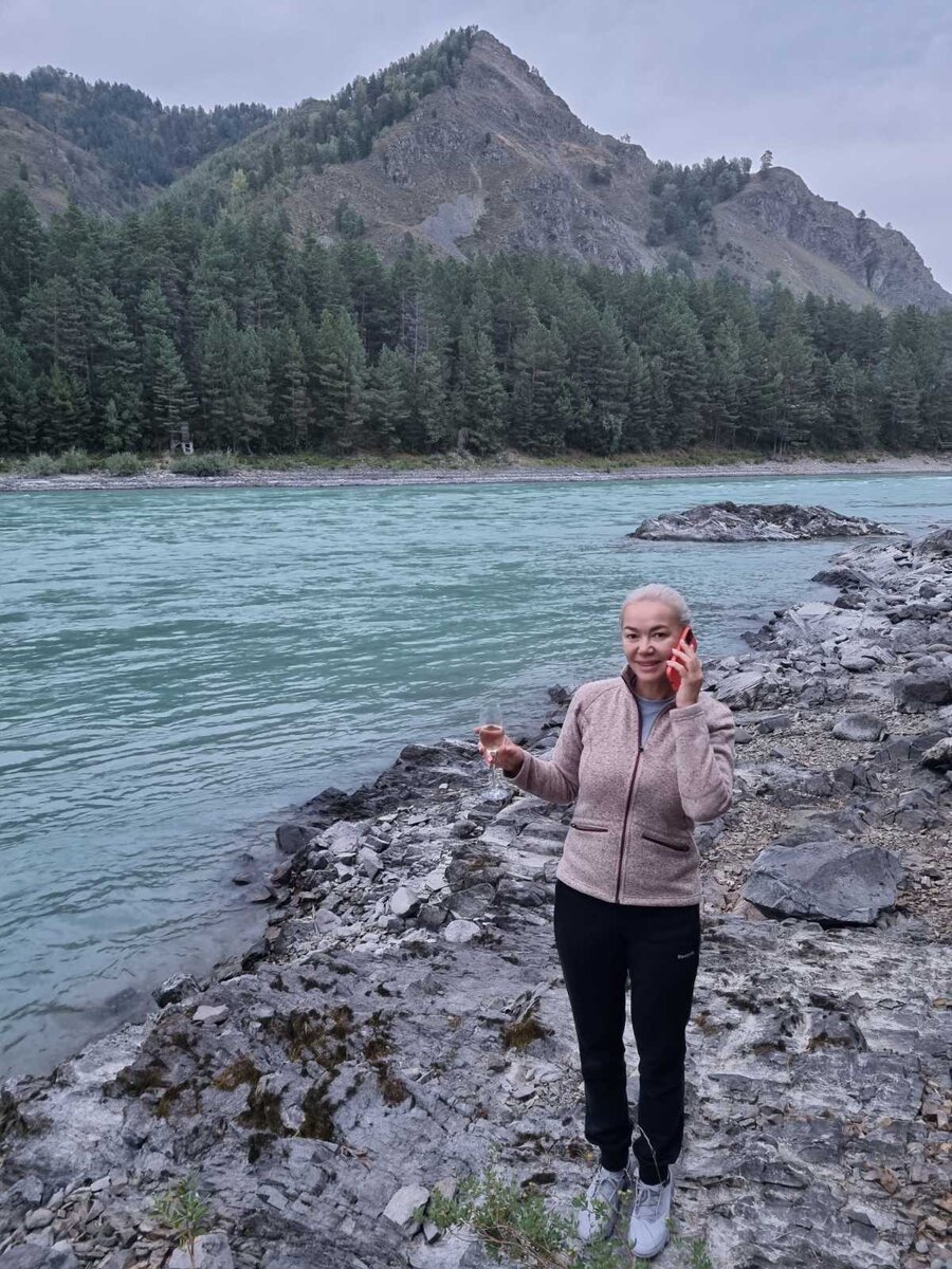 На берегу Катуни вечером