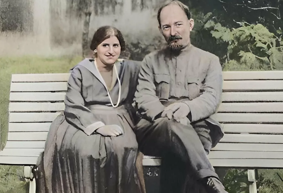Felix Dzerzhinsky with his wife Zofia Muszkat near Moscow, 1923 Felix dzerzhinsk