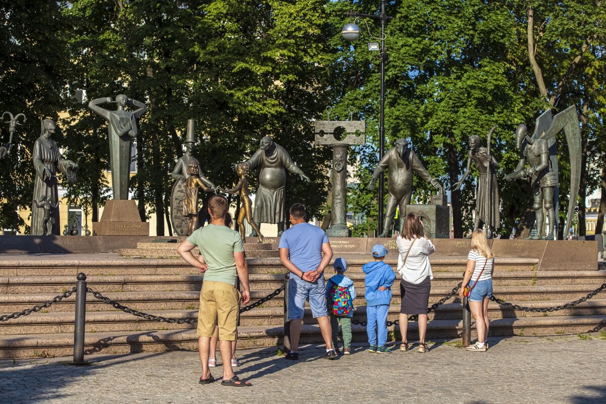 памятники на болотной площади москва