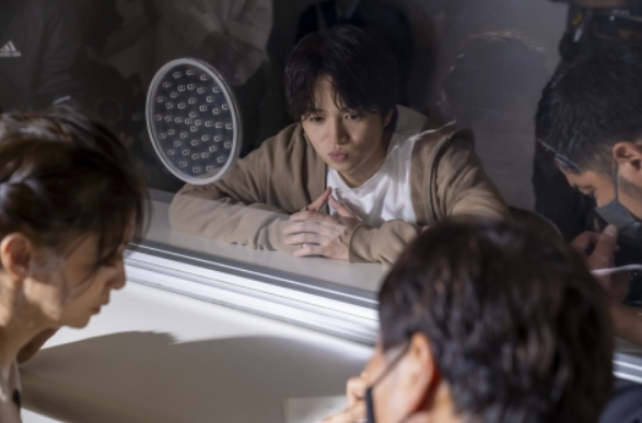 Кадр из сериала «Дарующий или отнимающий»