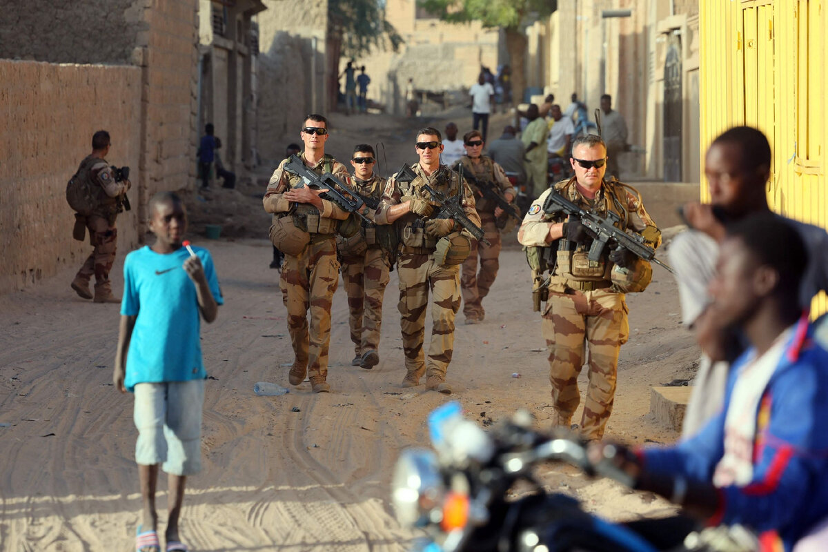 такая уличная "брусчатка" вблизи Сахары, в Мали.  фото: картинки яндекса.