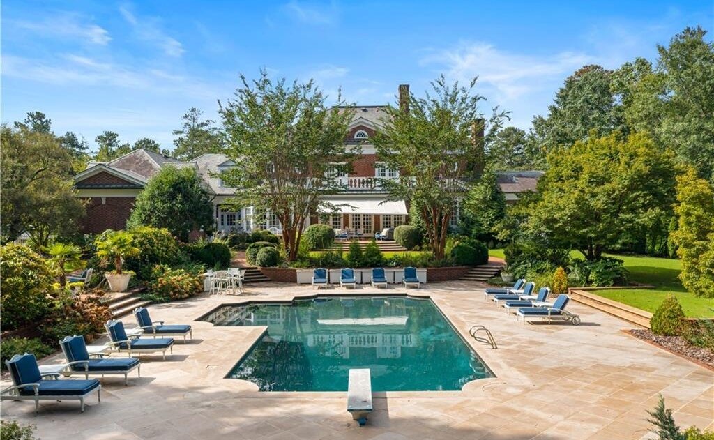 Ушла в убыток Мэрайя Кэрри продала особняк в Атланте с огромной