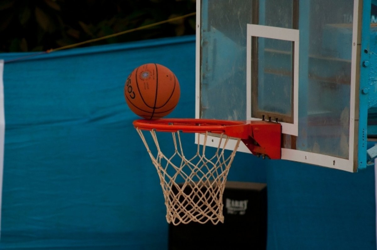    В Дивногорске баскетбольное кольцо могло рухнуть из-за слабой прочности