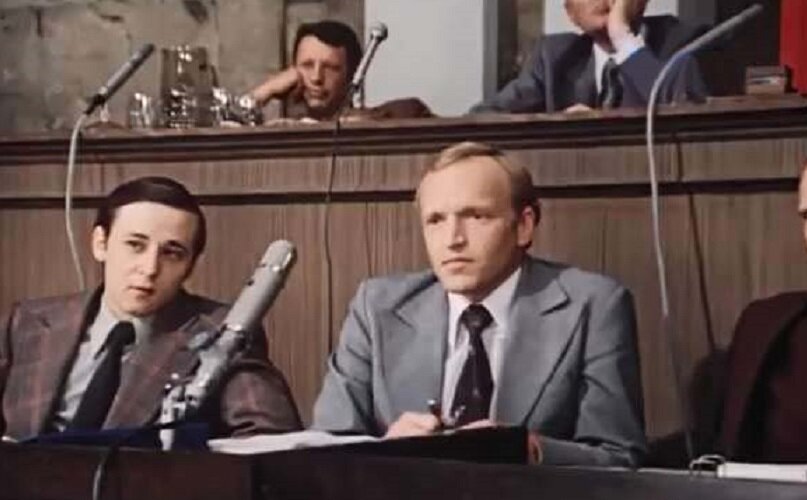 Зачем  средства резервного фонда  вы хранили в банках враждебных государств?/кадр из к/ф "Рафферти"(1980)