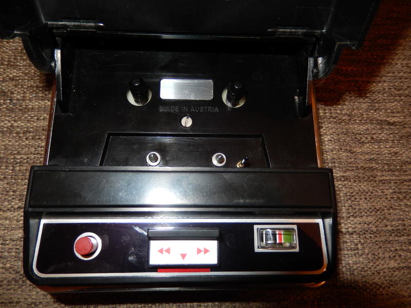 Кассетный магнитофон Radiola Mini K7, выпущенный в Австрии в 1963 году