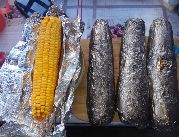 Как просто и вкусно запечь кукурузу в духовке?