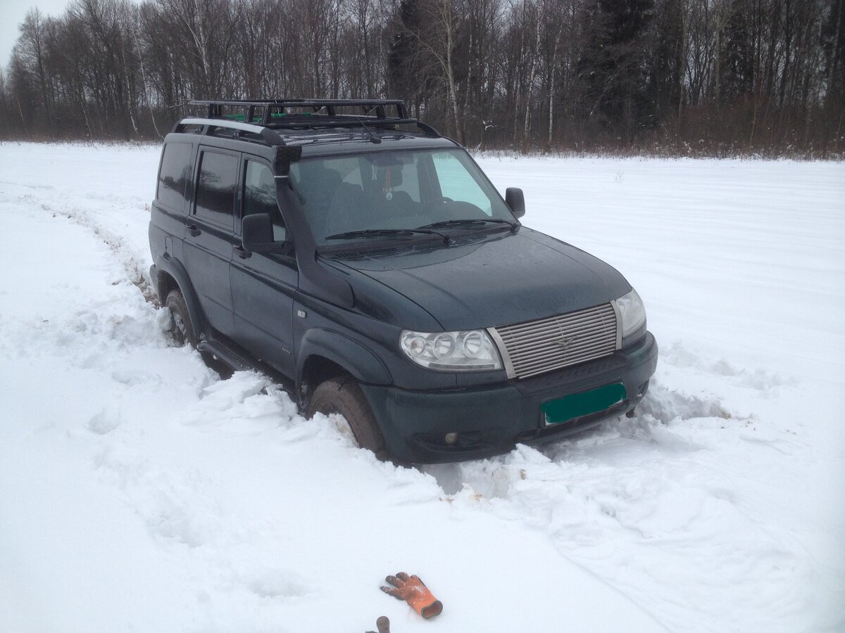 Ближе к середине поля машина крепко застряла.. 