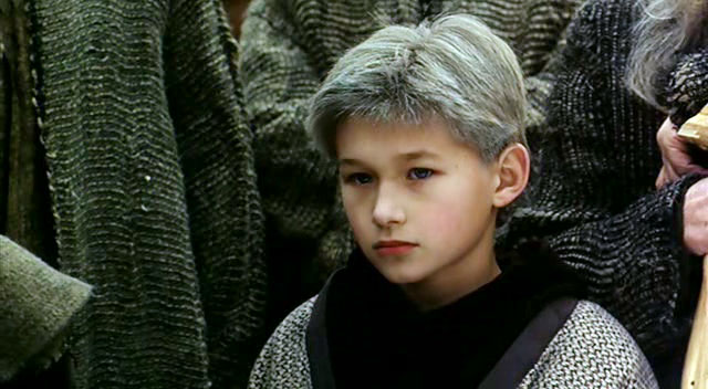 В роли юного Геральта - Мацей Лагодзински.