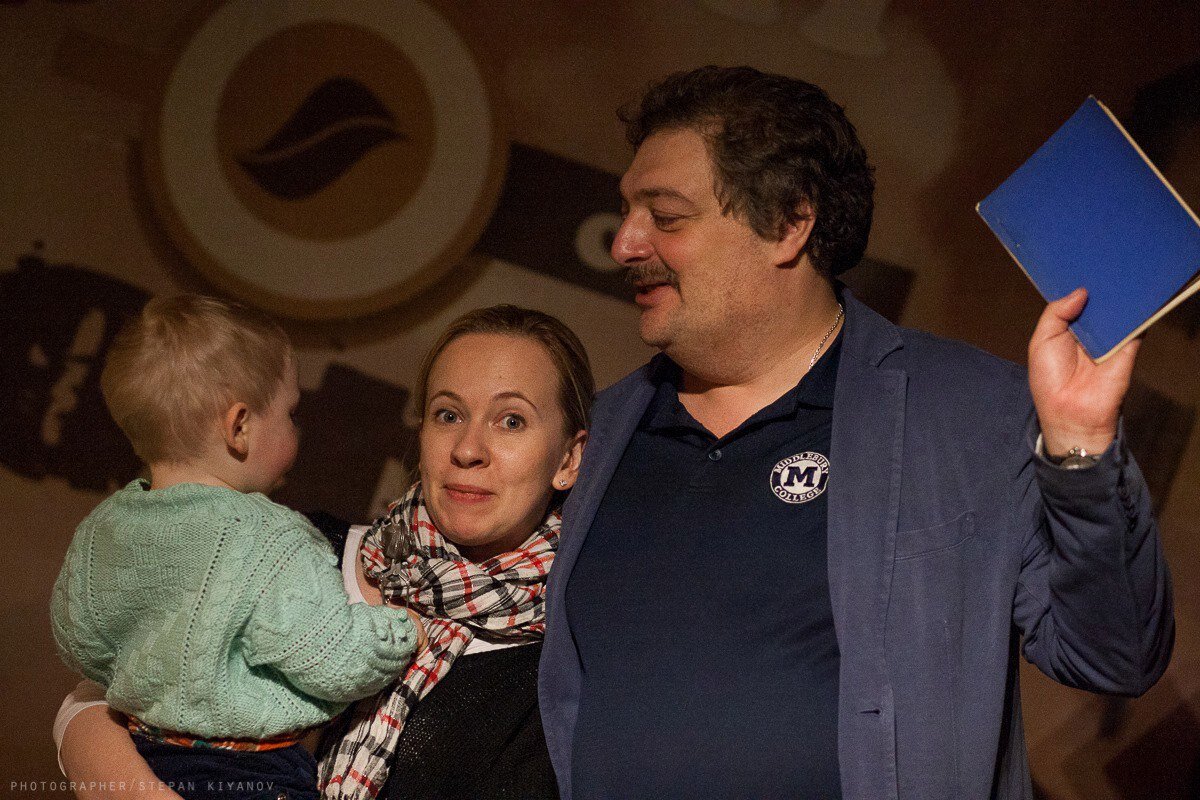 Алексанрдра Житинская вместе с сыном и Дмитрием Быковым