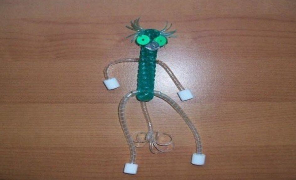 Сделать каждую из систем. Игрушки из капельницы. Золотая рыбка в капельнице. Игрушки плетение из капельниц. Игрушки из капельницы.