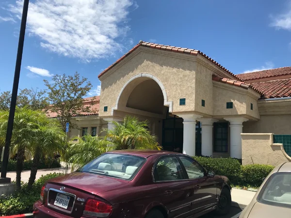 Так выглядят многие церкви в Калифорнии