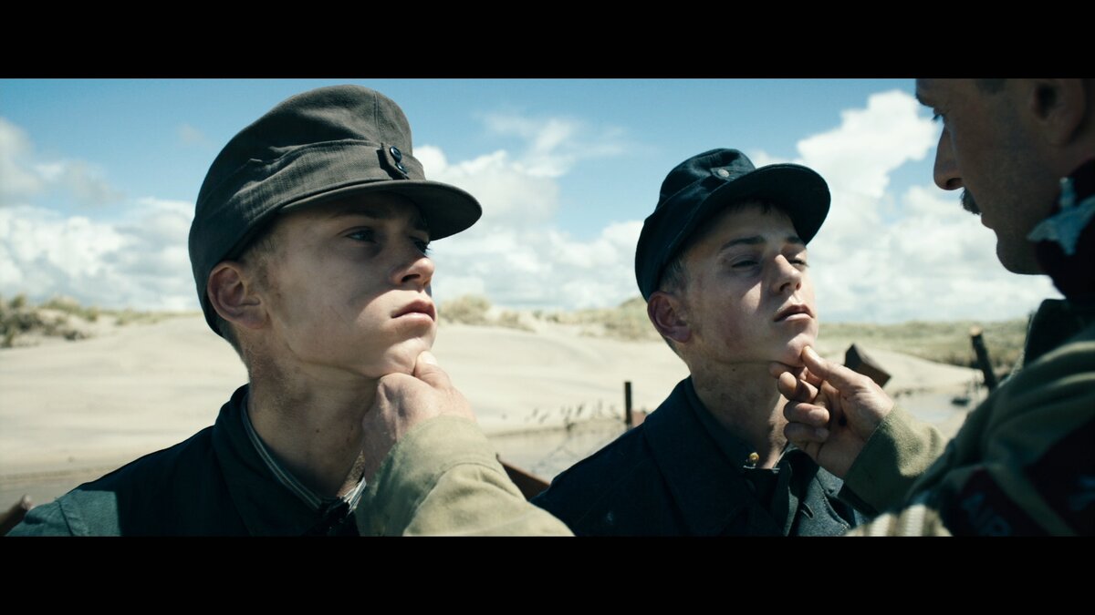 Смотрите какие бедняжки, ещё и близнецы, ух...