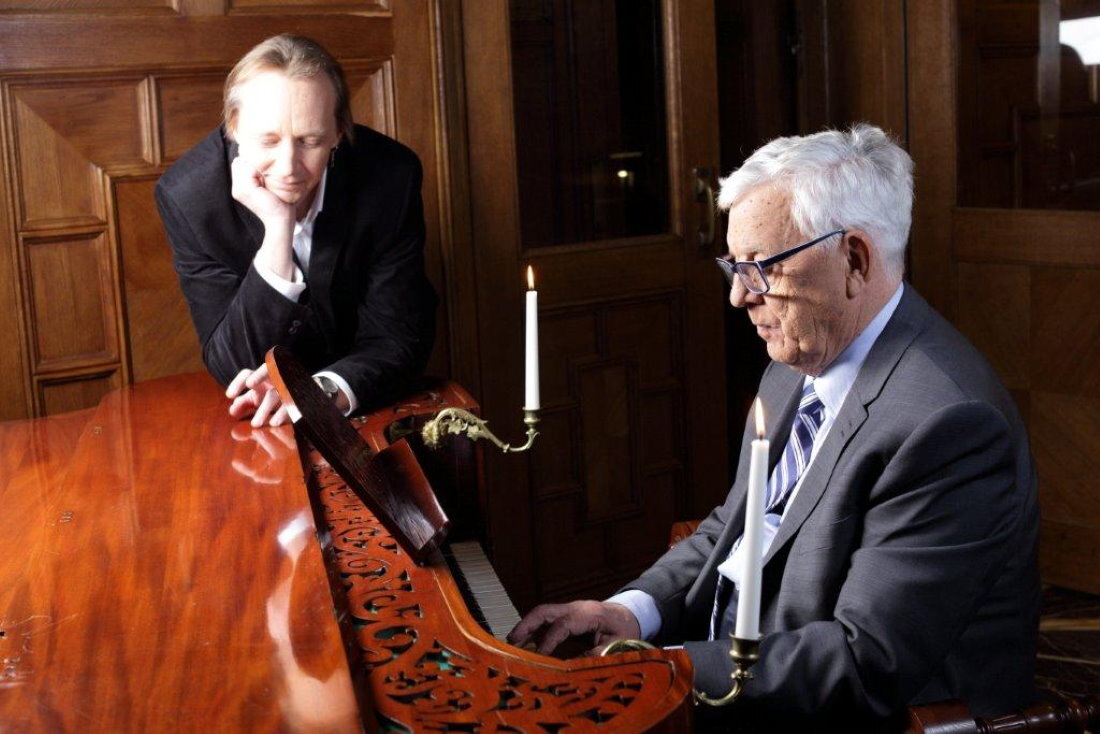 Композитор раймонд паулс. Раймонд паулс фото. Раймонд паулс жена. О́яр-ра́ймонд волдема́рович па́улс. Сколько лет раймонду паулсу сейчас.