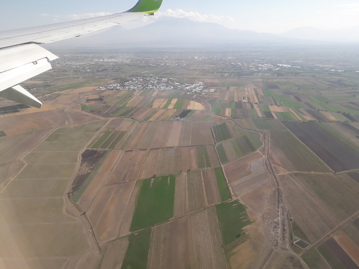 Армянская земля в иллюминаторе видна.                                                photo Natasha Mazurina