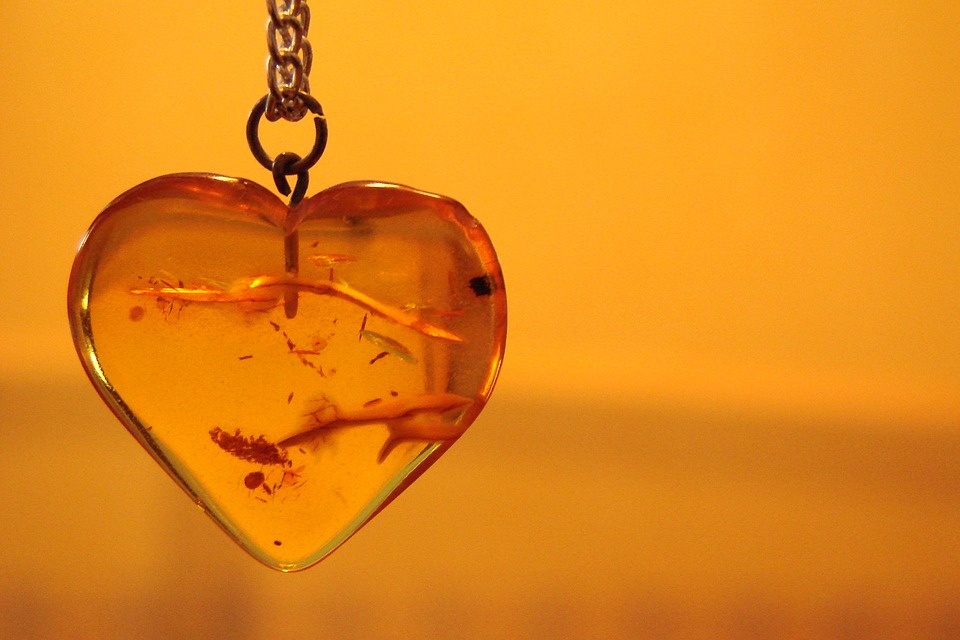https://pixabay.com/photos/heart-amber-pendant-necklace-1202129/
