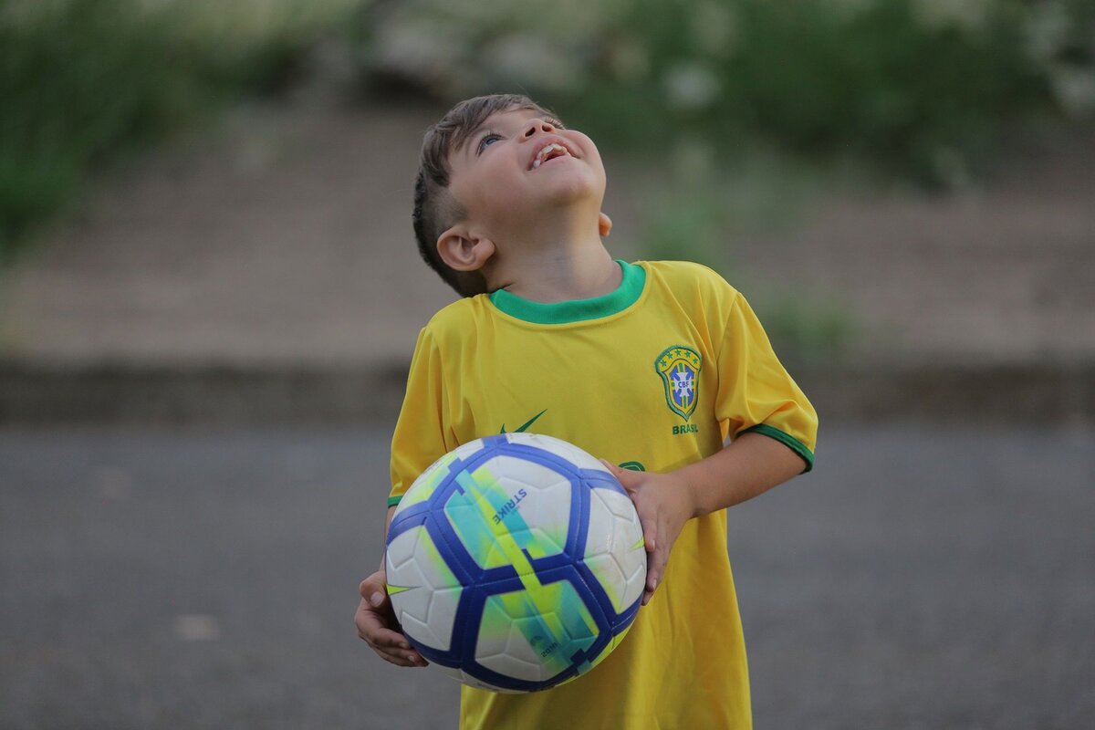 Несмотря на недетские успехи, значительную часть жизни мальчика занимают визиты к врачу. У него обнаружили редкое заболевание, которое невозможно полностью вылечить.