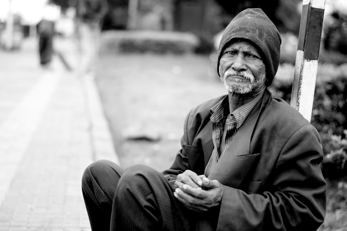 https://pixabay.com/photos/poor-black-poverty-homeless-1775239/