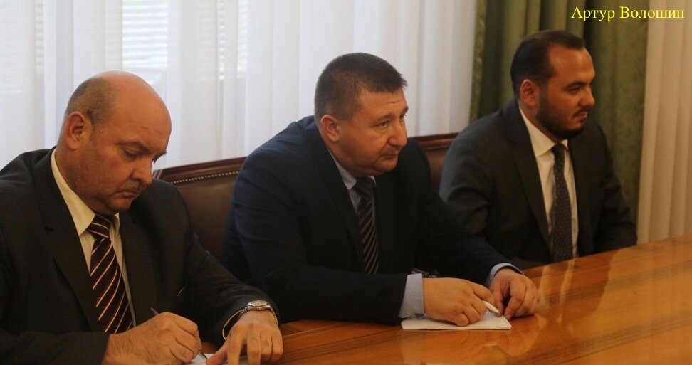 Артур Волошин принимает участие во встрече губернатора с управляющим директором компании "Сторк Холдинг ГмбХ Рагхавом Джугендрой Сингхом